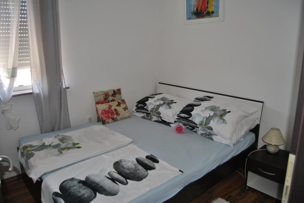 House With Swimming Pool Blue Diamond Apartamento Povljana Exterior foto