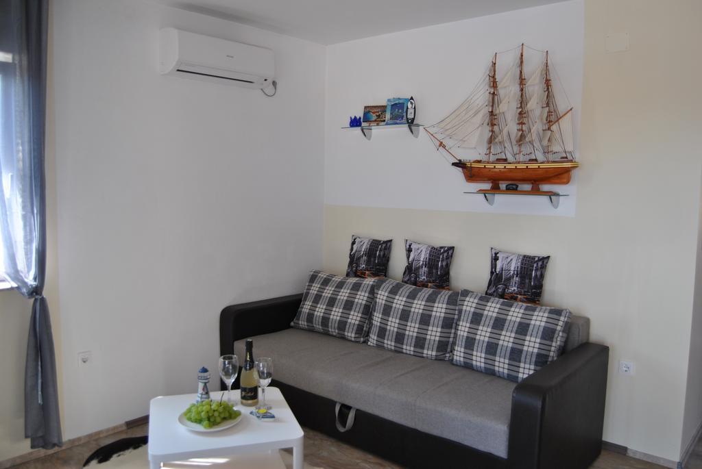 House With Swimming Pool Blue Diamond Apartamento Povljana Exterior foto